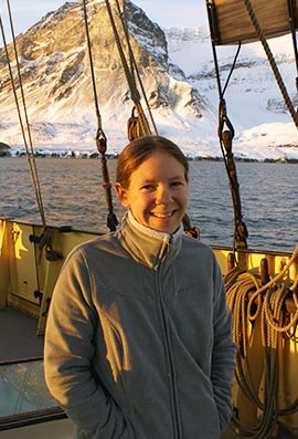 Portrait de Sophie Val-Piguel sur un voilier
